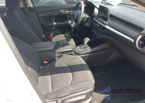 2021 Kia Forte Lxs z USA, uszkodzony, nr VIN 3KPF24AD6ME389785